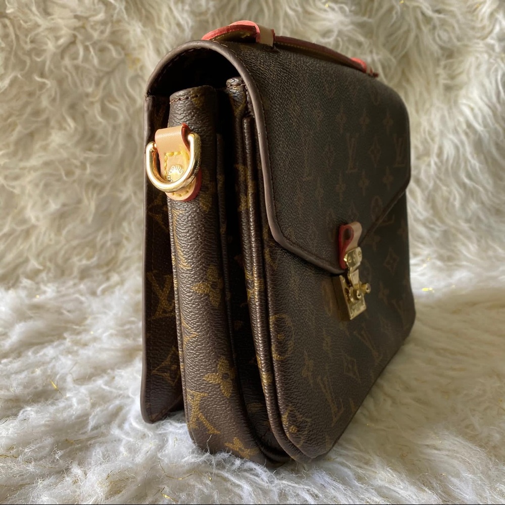 COPY - Original Louis Vuitton cross-multi wear bag. - Picture 7 of 10